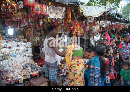 Markt der hinduistischen Puja Devotionalien an Kali Tempel Kali Ghat West Bengal Kolkata Indien. Stockfoto