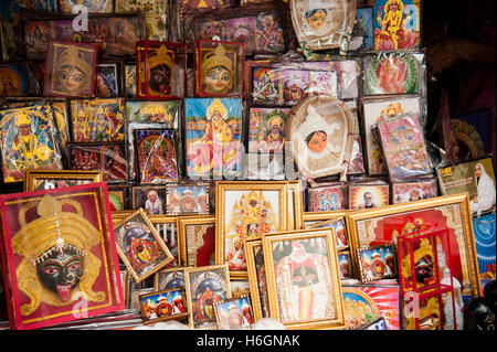 Markt der hinduistischen Puja Devotionalien an Kali Tempel Kali Ghat West Bengal Kolkata Indien. Stockfoto