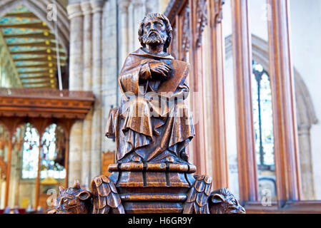 Geschnitzte Figur auf Chor Stände, Holy Trinity Church, Kingston auf Rumpf, Humberside, East Yorkshire, England UK Stockfoto