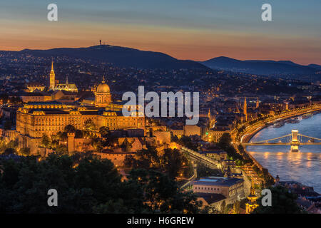 Budaer Burg mit Blick auf die Donau in Budapest Ungarn Stockfoto
