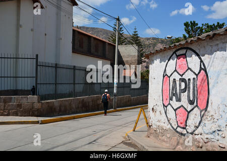 Eine politische Partei Zeichen auf eine Straße Wand in der ländlichen Stadt Urubamba, Peru gemalt. Die Name Urubamba bedeutet Flachland der Spinnen in Quechua. Stockfoto