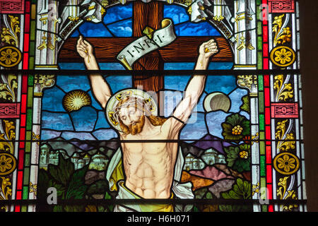 Glasfenster von der Kreuzigung Christi, Oslo Domkirke, Kathedrale von Oslo, Oslo, Norwegen Stockfoto
