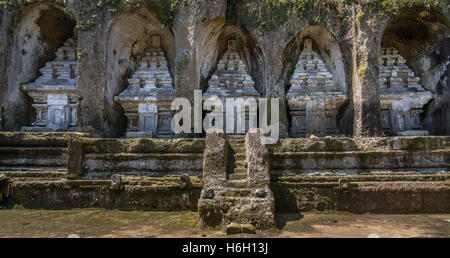 Gunung Kawi Tempel in Tampaksiring ist ein Tempel aus dem 11. Jahrhundert und Funery Komplex, bestehend aus 10 Fels gehauenen Candi ("Schreinen") zwar Stockfoto