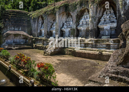 Gunung Kawi Tempel in Tampaksiring ist ein Tempel aus dem 11. Jahrhundert und Funery Komplex, bestehend aus 10 Fels gehauenen Candi ("Schreinen") zwar Stockfoto
