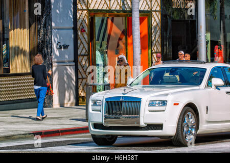 Luxus-Auto geparkt am Rodeo Drive, Beverly Hills, Los Angeles Stockfoto