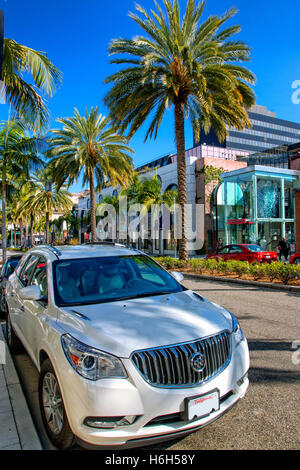 Luxus-Auto geparkt am Rodeo Drive, Beverly Hills, Los Angeles Stockfoto