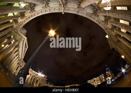 Straßenlaterne im Kasaner Kathedrale in St. Petersburg, Russland Stockfoto