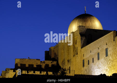 Blick auf die Al-Aksa Moschee entlang der südlichen Mauer des Tempelbergs, bekannt als das Edle Heiligtum und für Muslime als der Haram esh-Sharif in der Altstadt von Ostjerusalem Israel Stockfoto