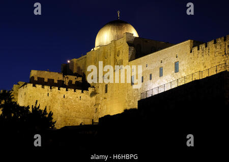 Blick auf die Al-Aksa Moschee entlang der südlichen Mauer des Tempelbergs, bekannt als das Edle Heiligtum und für Muslime als der Haram esh-Sharif in der Altstadt von Ostjerusalem Israel Stockfoto