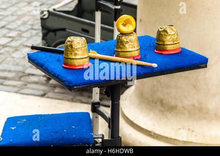 Zauberers Tasse Trick im Covent Garden in London Stockfoto