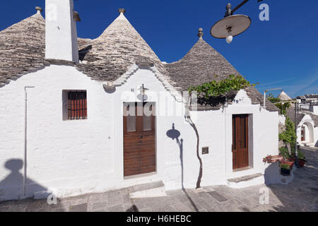 Trulli Häuser, Alberobello, Valle d &#39; Itria, Provinz Bari, Apulien, Italien Stockfoto