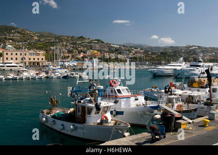 Boote im Hafen von San Remo, Riviera, Ligurien, Italien, Europa Stockfoto