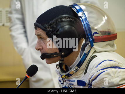 NASA internationale Raumstation ISS-Expedition 49 erstklassige Crew Mitglied US-amerikanischer Astronaut Shane Kimbrough im Gespräch mit der Presse vor dem Start der Sojus MS-02 am Weltraumbahnhof Baikonur 19. Oktober 2016 in Baikonur, Kasachstan. Stockfoto