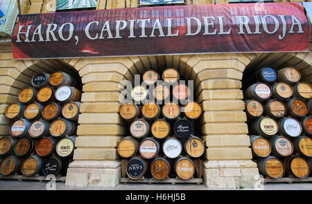 Weinfässer des großen Bodegas oder der Pfarer von Haro, La Rioja, Spanien Stockfoto