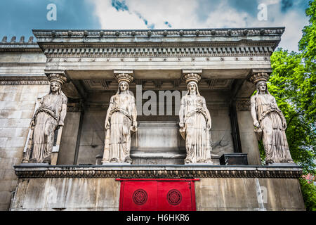 Außenansicht der Karyatiden an St Pancras Pfarrkirche an der Euston Road in London Borough of Camden, UK Stockfoto