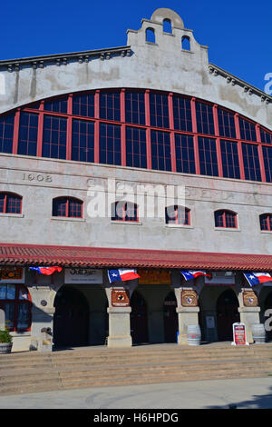 1908 erbaute historische Kolosseum im Lager Hof von Fort Worth Texas Gastgeber regelmäßig Rodeos und tägliche Vieh Antriebe. Stockfoto