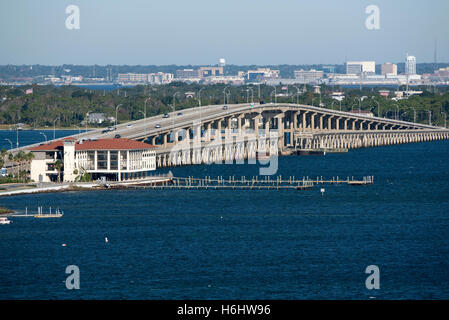 Pensacola Florida USA The Sikes Bridge die Gulf Breeze nach Pensacola Beach und Santa Rosa Island verbindet Stockfoto