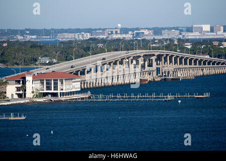 Pensacola Florida USA The Sikes Bridge die Gulf Breeze nach Pensacola Beach und Santa Rosa Island verbindet Stockfoto