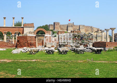 Ruinen der St. Johns Basilika und der römischen Festung am Ayasuluk Hügel - Selcuk, Ephesus, Türkei Stockfoto