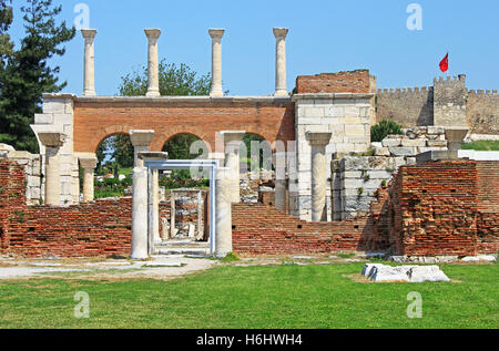 Ruinen der St. Johns Basilika und der römischen Festung am Ayasuluk Hügel - Selcuk, Ephesus, Türkei Stockfoto