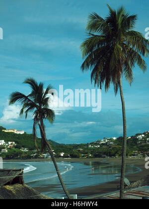 Blick über die Bucht von San Juan del Sur Strand mit Palmen Nicaragua Pazifischen Ozean Stockfoto