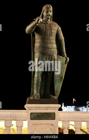 Statue des 7. Jahrhundert slawische Häuptlings Chatzon (auch bekannt als Hacon) in Skopje, Mazedonien Stockfoto