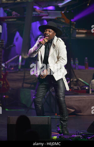 Fort Lauderdale, FL, USA. 27. Oktober 2016. Anthony Hamilton führt auf der Bühne auf Broward Center für die darstellende Kunst mit besonderen Gästen Eric Benet und Lalah Hathaway am 27. Oktober 2016 in Fort Lauderdale, Florida. Bildnachweis: Mpi10/Medien Punch/Alamy Live-Nachrichten Stockfoto