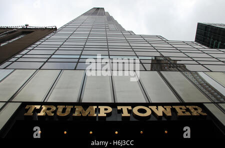 Manhattan, New York, USA. 28. Oktober 2016. Trump Tower in Manhattan, New York, USA, 28. Oktober 2016. Foto: CHRISTINA HORSTEN/Dpa/Alamy Live News Stockfoto