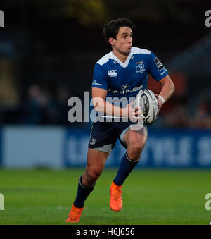 RDS Arena, Dublin, Irland. 29. Oktober 2016. Guinness-Pro12-Rugby. Leinster und Connacht. Joey Carbery (Leinster) bricht nach vorne. Bildnachweis: Aktion Plus Sport/Alamy Live-Nachrichten Stockfoto