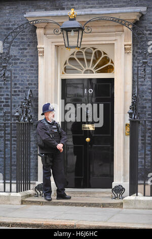 London, UK. 29. Oktober 2016. 10 Downing Street, London, Heimat des britischen Premierministers. Bildnachweis: Michael Preston/Alamy Live-Nachrichten Stockfoto