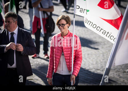 Rom, Italien. 29. Oktober 2016. Italien Rom 29. Oktober 2016, Piazza Del Popolo nationale Demonstration zur Unterstützung der Riform von der italienischen Verfassung Referendum organisiert von Matteo Renzi Premier Democratic Party of Decembere 4, 2016, "Ja" Credit zu stimmen: Andrea Ronchini/Alamy Live News Stockfoto