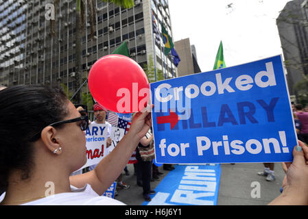 São Paulo, São Paulo, Brasilien. 29. Oktober 2016. Anhänger der US-Präsidentschaftskandidat Donald Trump Rallye in Sao Paulo, Brasilien am 29. Oktober 2016. © Cris Faga/ZUMA Draht/Alamy Live-Nachrichten Stockfoto