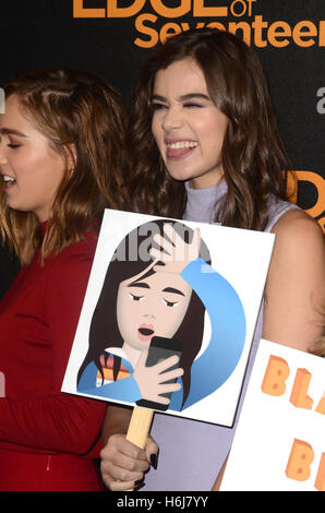 Beverly Hills, Ca. 29. Oktober 2016. 29. Oktober 2016 fordern Hailee Steinfeld auf das Foto für den Rand von siebzehn Jahren im Four Seasons Hotel in Beverly Hills, Kalifornien. © David Edwards/Medien Punch/Alamy Live-Nachrichten Stockfoto