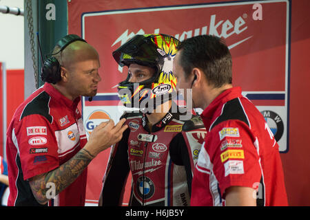 Losail International Circuit, Katar. 29. Oktober 2016. BMW Fahrer Karel Abraham in Superpole für die Endrunde 2016 FIM World Superbike Championship Credit: Tom Morgan/Alamy Live News Stockfoto