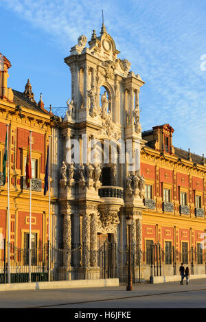 Portal des Palazzo San Telmo, das Hauptquartier der Junta de Andalucia, Avenida de Roma, Sevilla Andalusien Spanien Stockfoto