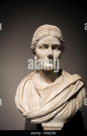 Eine Statue der Kaiserin Vibia Sabina, einer alten römischen Frau, die Frau des Hadrian, Römischer Kaiser im Palazzo Massimo alle Terme, Rom, Italien Stockfoto