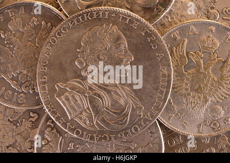 Vintage Hintergrund silber Rubel Münze 1722 russischen Kaiser Peter A. Autokrat aller Russland Stockfoto