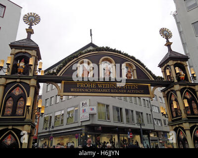 Eingang zum Kölner Weihnachtsmarkt im Old Town Stockfoto