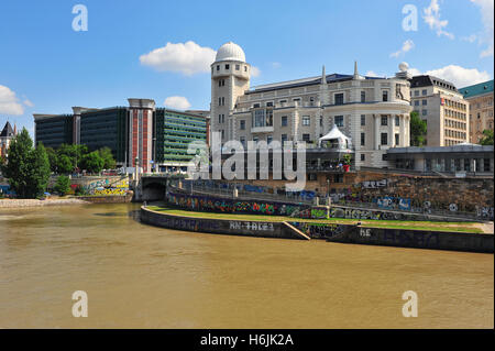 Wien, Österreich - Juni 6: Blick auf die Ufer der Stadt Wien am 6. Juni 2016. Wien ist eine Hauptstadt und größte Stadt Österreichs. Stockfoto