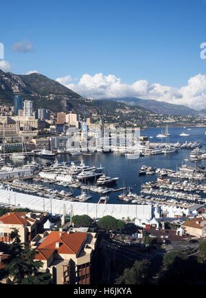 Panorama-Hafenblick Monte Carlo Monaco Europa mit Yachten-Segelboote-Eigentumswohnungen Stockfoto