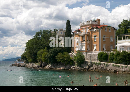 Hotel an der Küste, Opatija Seaside Resort, Kvarner Bucht, Kroatien, Europa Stockfoto