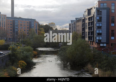 Kelvin River bei Partick Glasgow auf der Suche nach Süden in Richtung Benalder Street Bridge Stockfoto