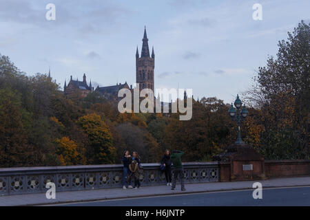 Glasgow Kelvingrove Park enthält die Universität und das Museum in der Parkanlage des wohlhabenden Westend der Stadt Stockfoto