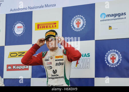 MicK Schumacher feiern am Podium den ersten Platz bei F4-Italienmeisterschaft auf der Rennstrecke von Monza (Foto von Gaetano Piazzolla/Pacific Press) Stockfoto