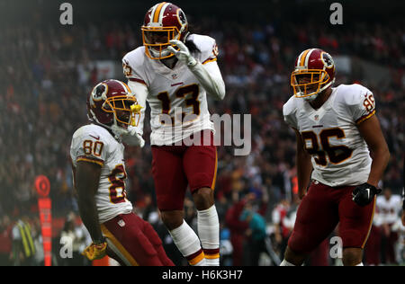 Washington Redskins Wide Receiver Jamison Crowder (links) feiert im Wembley Stadium, London erzielte seine Seite dritten Touchdown während der NFL International Series übereinstimmen. PRESSEVERBAND Foto. Bild Datum: Sonntag, 30. Oktober 2016. PA-Geschichte-Rost-London zu sehen. Bildnachweis sollte lauten: Simon Cooper/PA Wire. Einschränkungen: Nachrichten und redaktionelle Verwendung nur. Kommerzielle/Non-redaktionelle Verwendung erfordert die vorherige schriftliche Zustimmung der NFL. Digitale Nutzung vorbehaltlich angemessener Zahl Einschränkung und keine video-Simulation des Spiels. Für weitere Informationen rufen Sie bitte + 44 (0) 115 8447447 Stockfoto