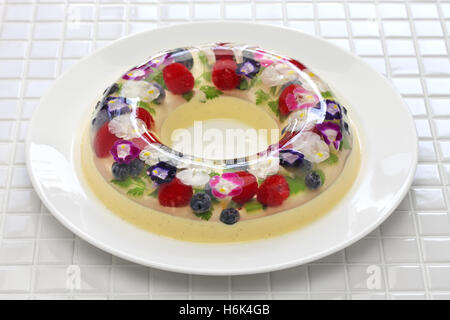 Weihnachten Kranz Bavarois, hausgemachten Gelee dessert Stockfoto