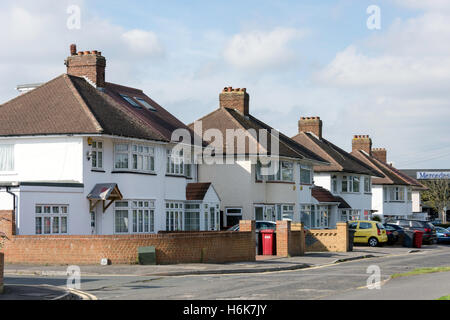 Doppelhäuser, Bath Road, Slough, Berkshire, England, Vereinigtes Königreich Stockfoto
