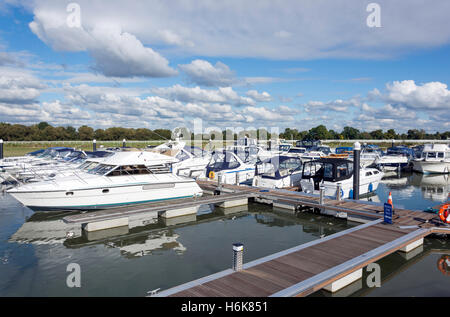 Rennbahn-Marina auf der Themse, Maidenhead Road, Windsor, Berkshire, England, Vereinigtes Königreich Stockfoto