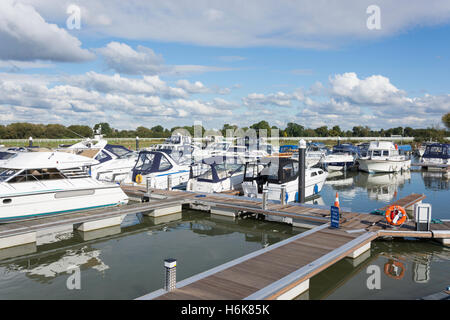 Rennbahn-Marina auf der Themse, Maidenhead Road, Windsor, Berkshire, England, Vereinigtes Königreich Stockfoto