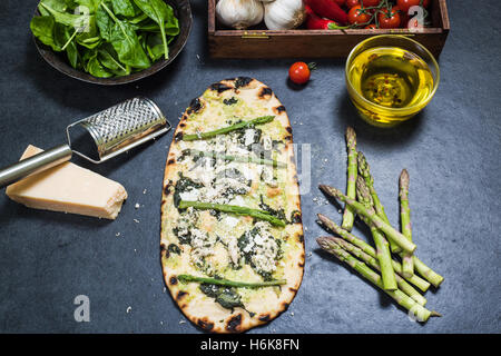 gesunde Pizza mit alternativen Zutaten für Vegetarier Stockfoto